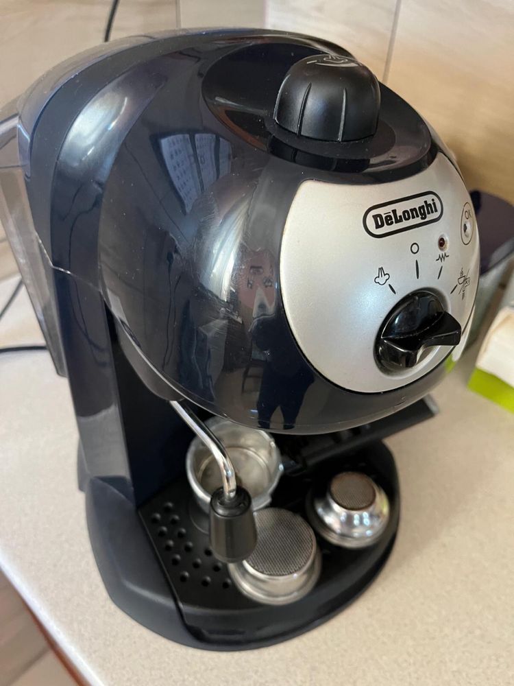 Ekspres kolbowy ciśnieniowy do kawy - DeLonghi EC 190 CD
