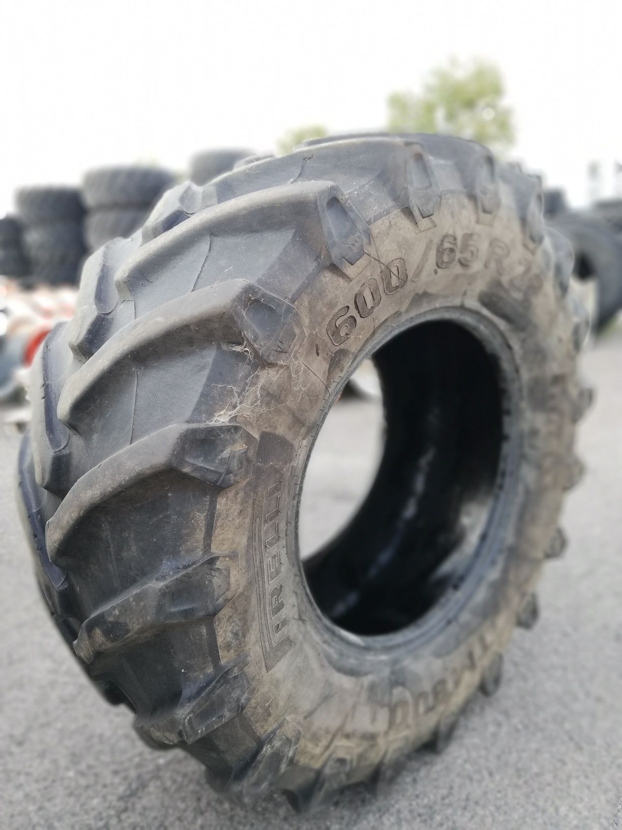 Opona 600/65r28 Pirelli/Trelleborg TM 800 bez napraw