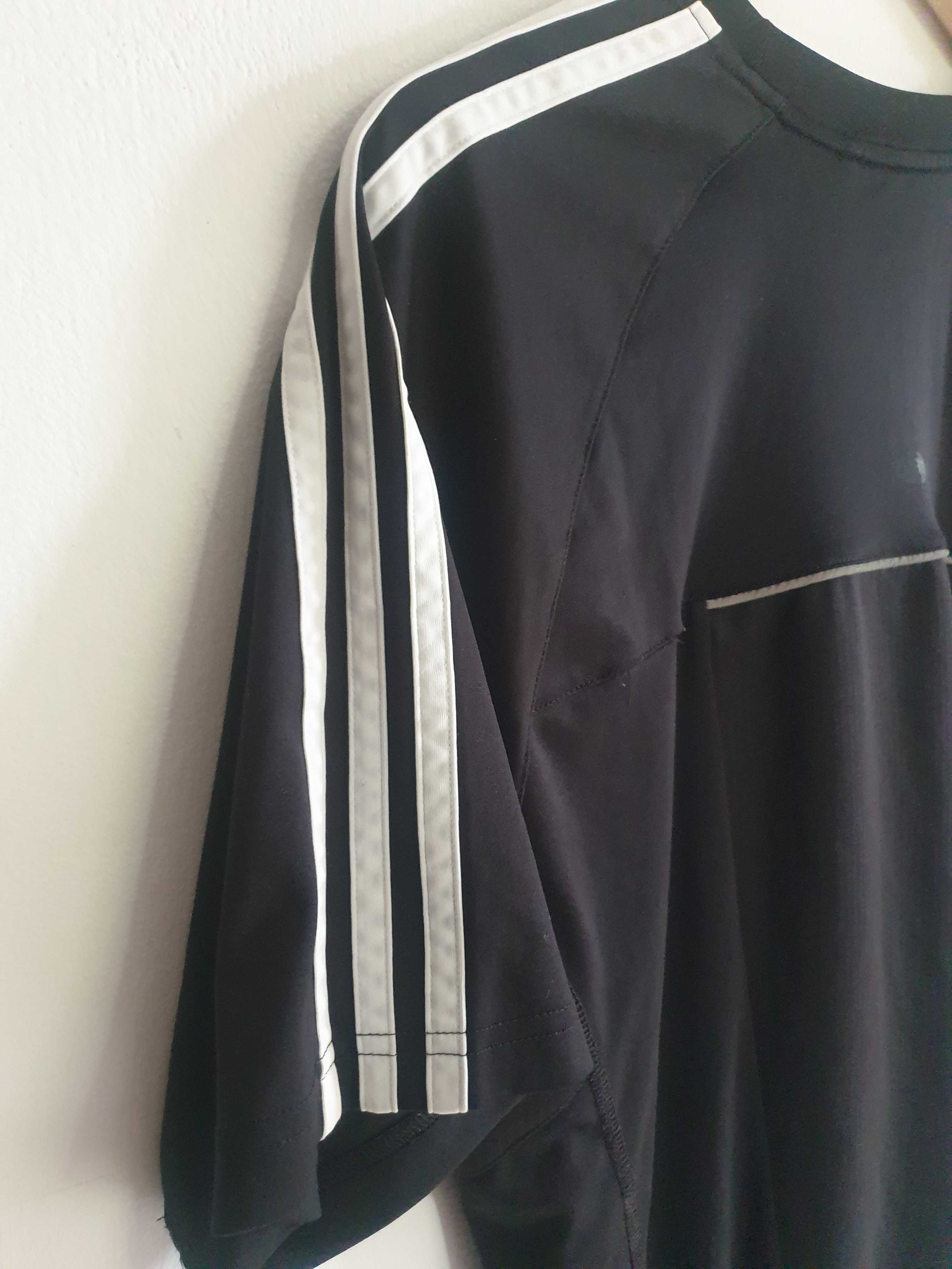 T-shirt sportowy adidas w rozmiarze L.