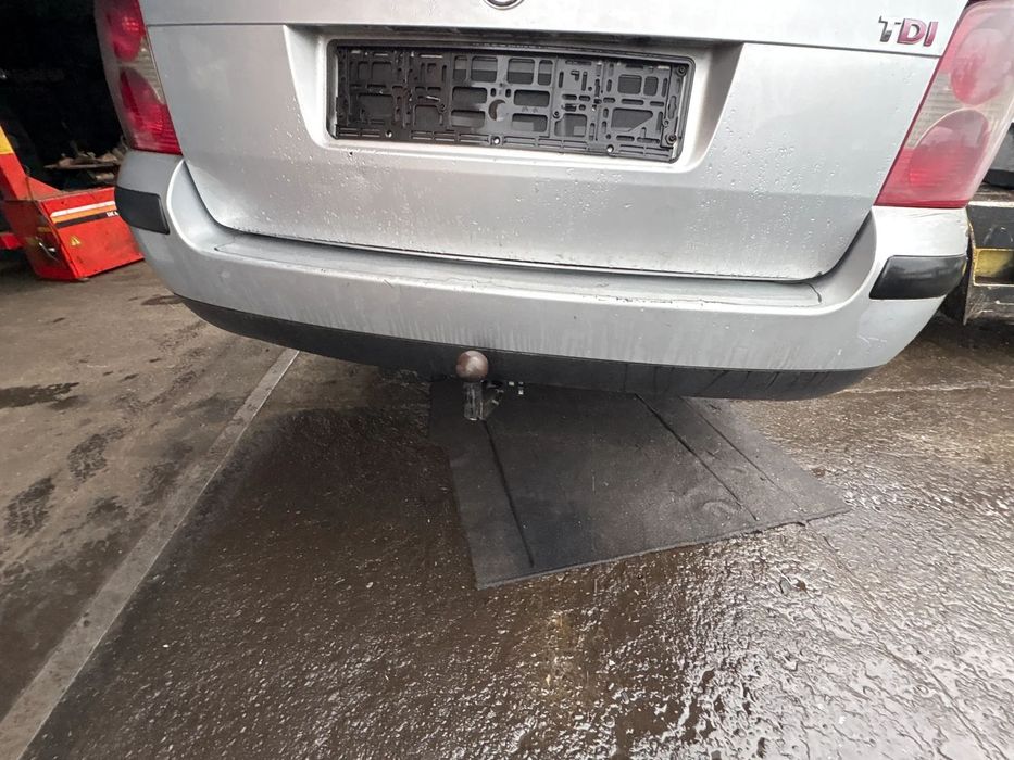 ZDERZAK TYLNY TYŁ VW PASSAT B5 KOMBI FL 2004R NR LAKIERU LA7W