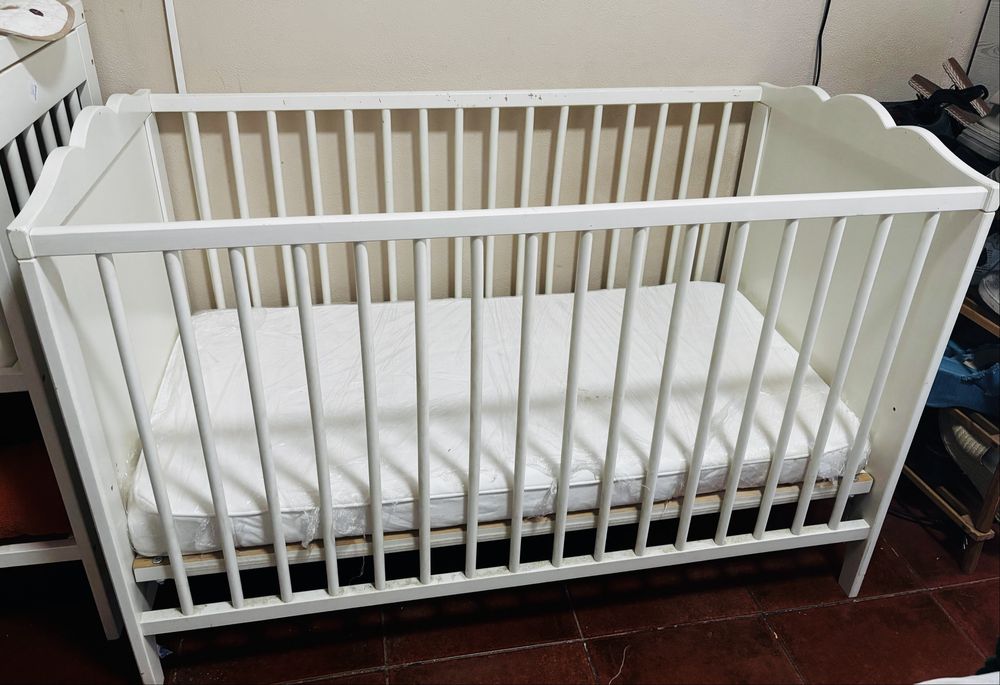 Berço de bebe com colchão- como novo