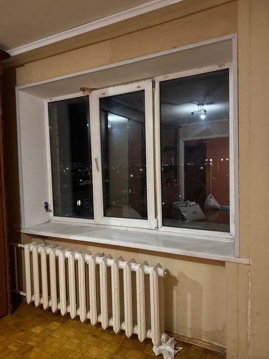 Вікно однокамерне з трьома секціями