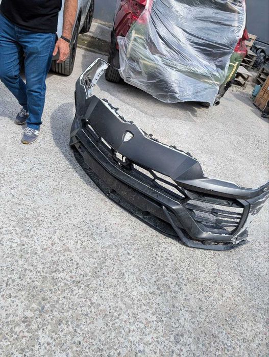 Продам бампер Lamborghini Urus 2019 рік під ремонт в зборі