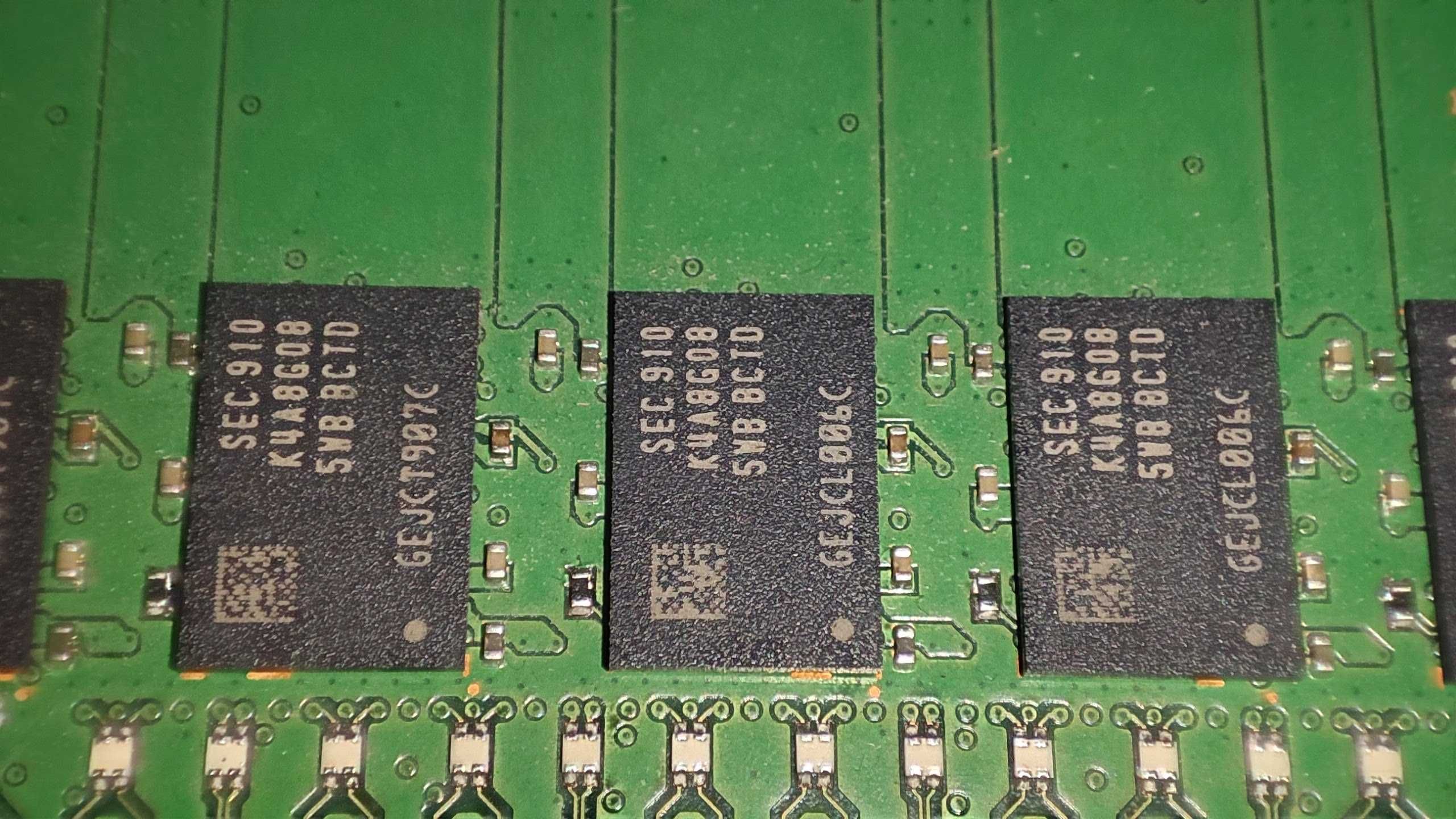 Серверна пам'ять Samsung M391A2K43BB1-CTDQ 16GB DDR4-2666V ECC UDIMM