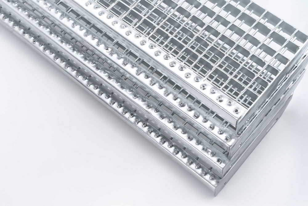 Stopień schodowy ocynkowany 800x240 – z kraty pomostowej, wysyłka 24h