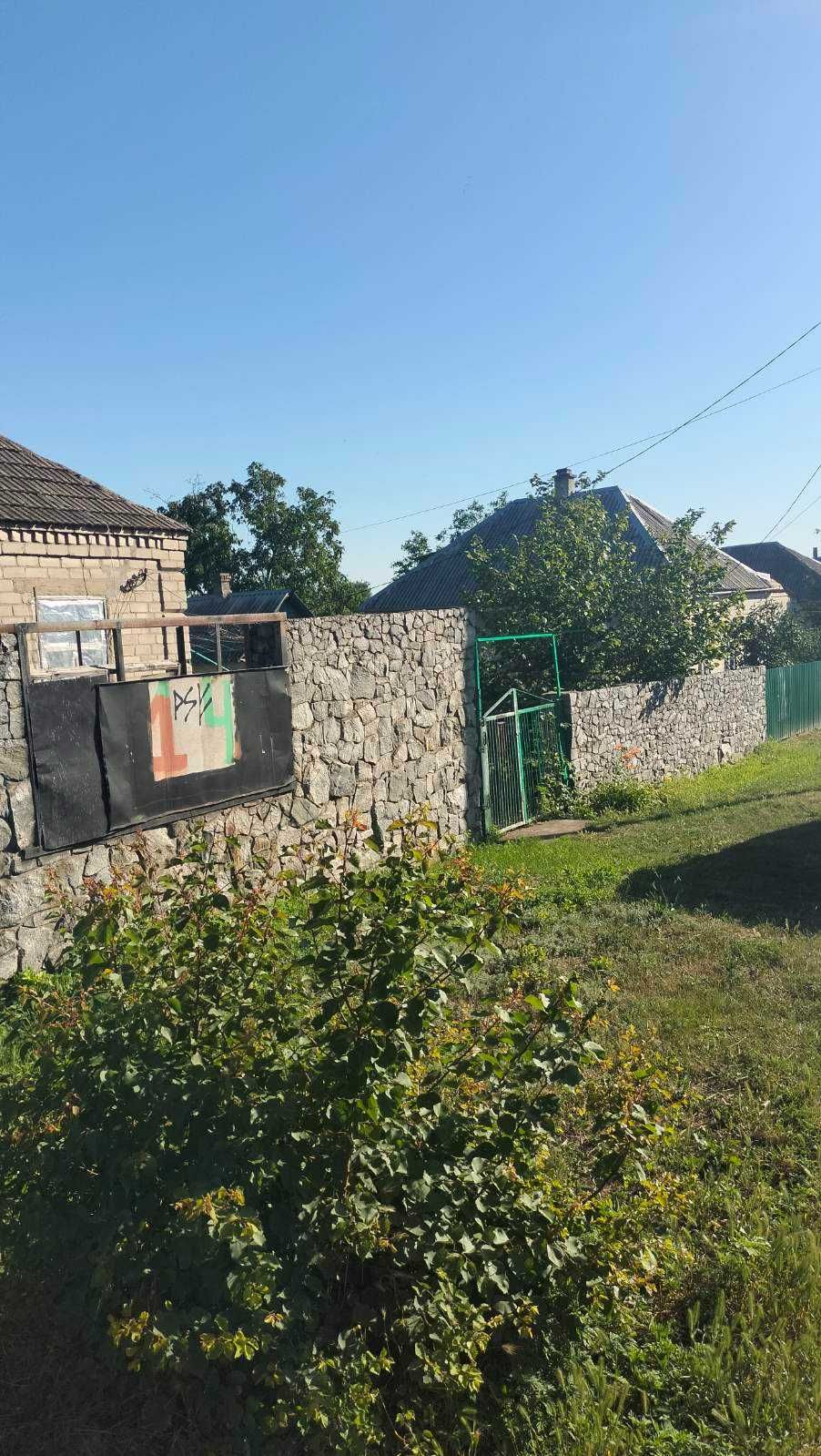 Терміново продам будинок з ділянкою та хоз.будівлями,колодязь,торг