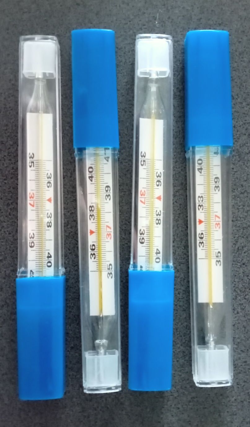4 termometry szklane medyczne.