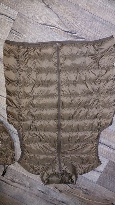 Фірмова легенька якісна тепла жилетка унисекс на пуху Uniglo! Розмір L