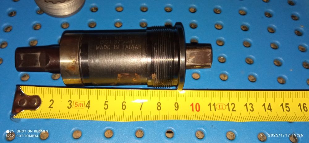 Suport do roweru Neco na kwadrat L68R BC 1.37 x 24T