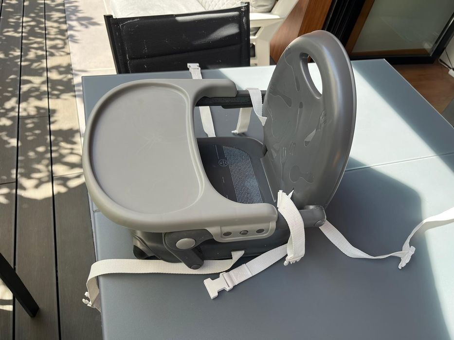 Assento elevatório para refeição