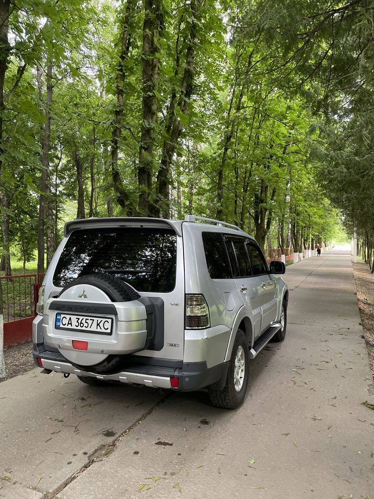 Mutsubisi Pajero Wagon