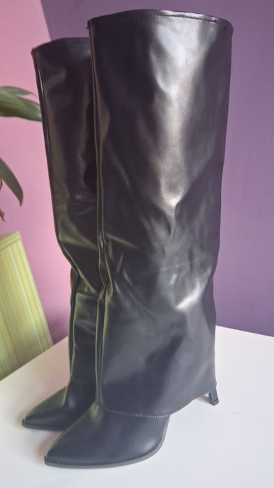 Nowe, stylowe kozaki na szpilce 38