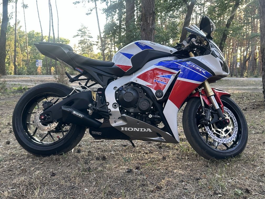 Honda cbr1000rr в гарному стані