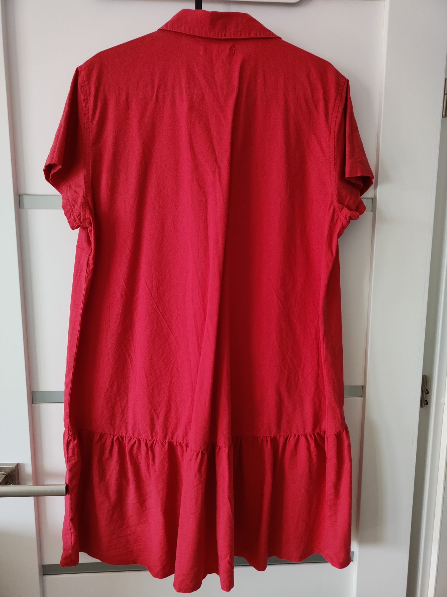 Sukienka czerwona z falbaną i kieszeniami XL Reserved