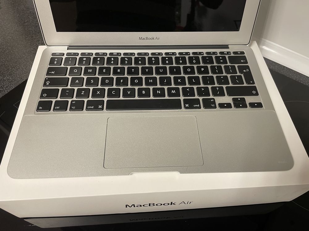 Idealny MacBook Air 11.6” 4/128 GB w PERFEKCYJNYM stanie!