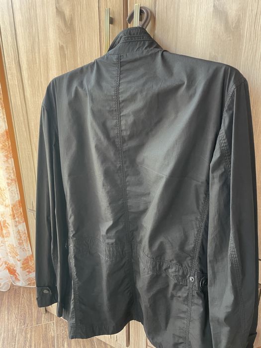 Чоловіча вітровка