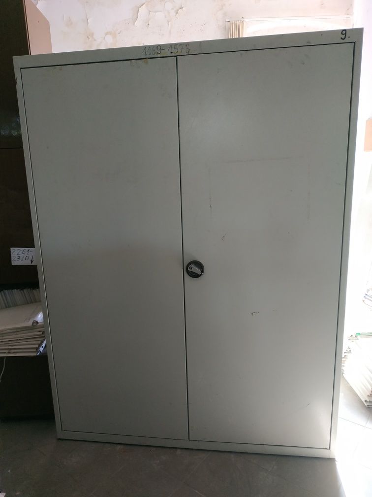 Szafa stalowa 150 X 198 × 43