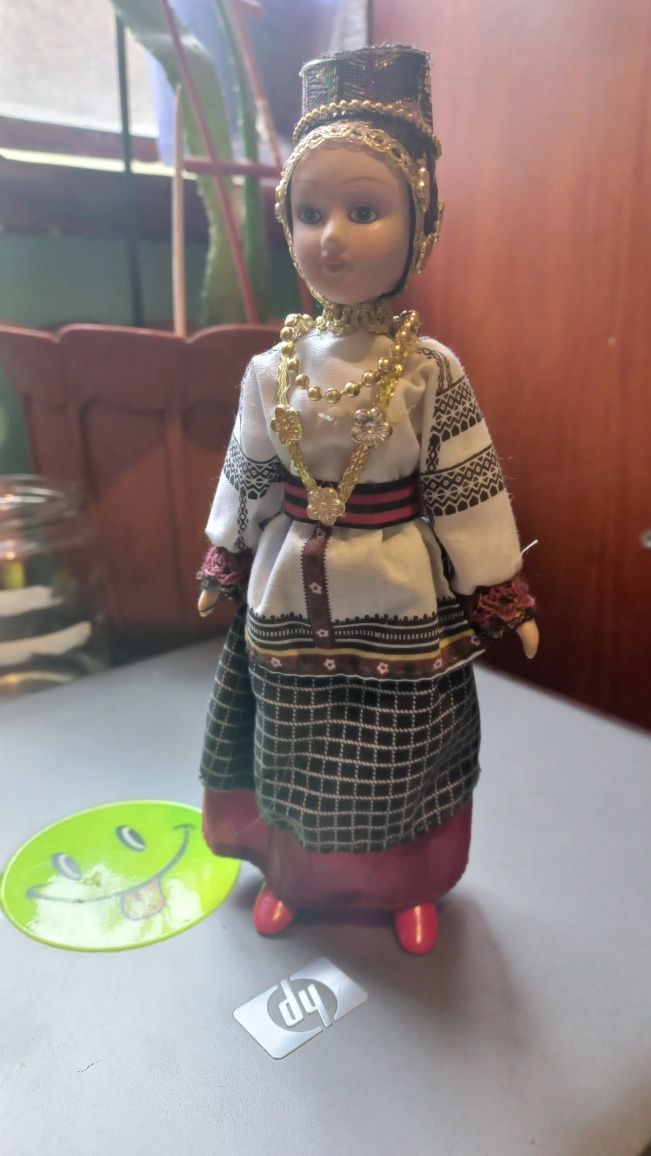 Лялька форфорова