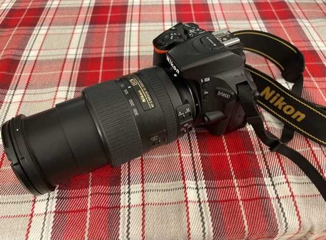 Aparat Nikon D5600 + obiektyw Nikon AF-S DX Nikkor 18-300 mm + gratis