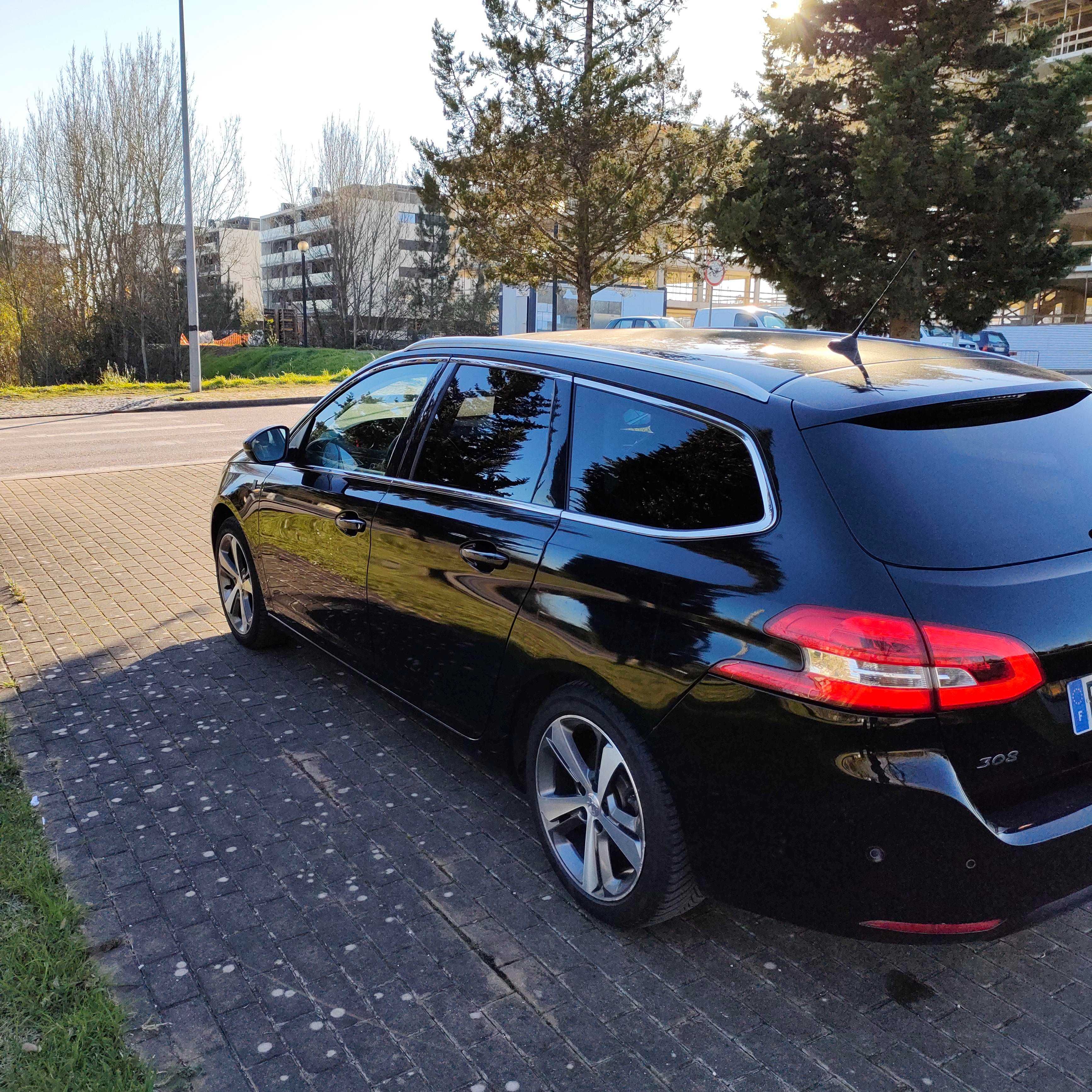 Carro como novo com muitos extras muito econômico