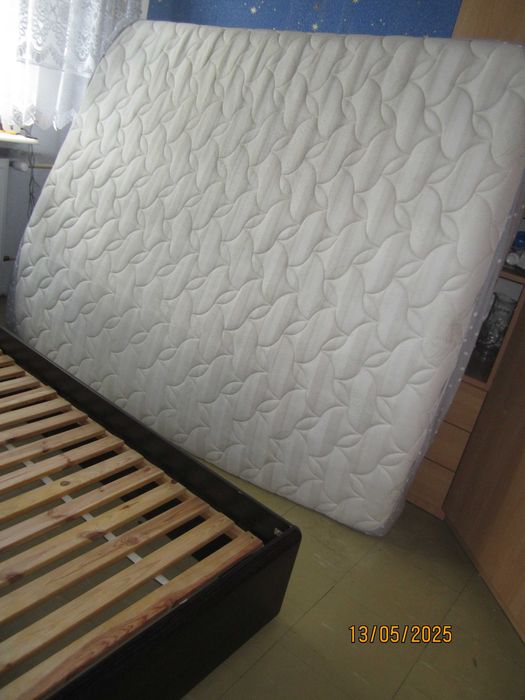 Łóżko 160/200 cm ze stelażem /wenge/.