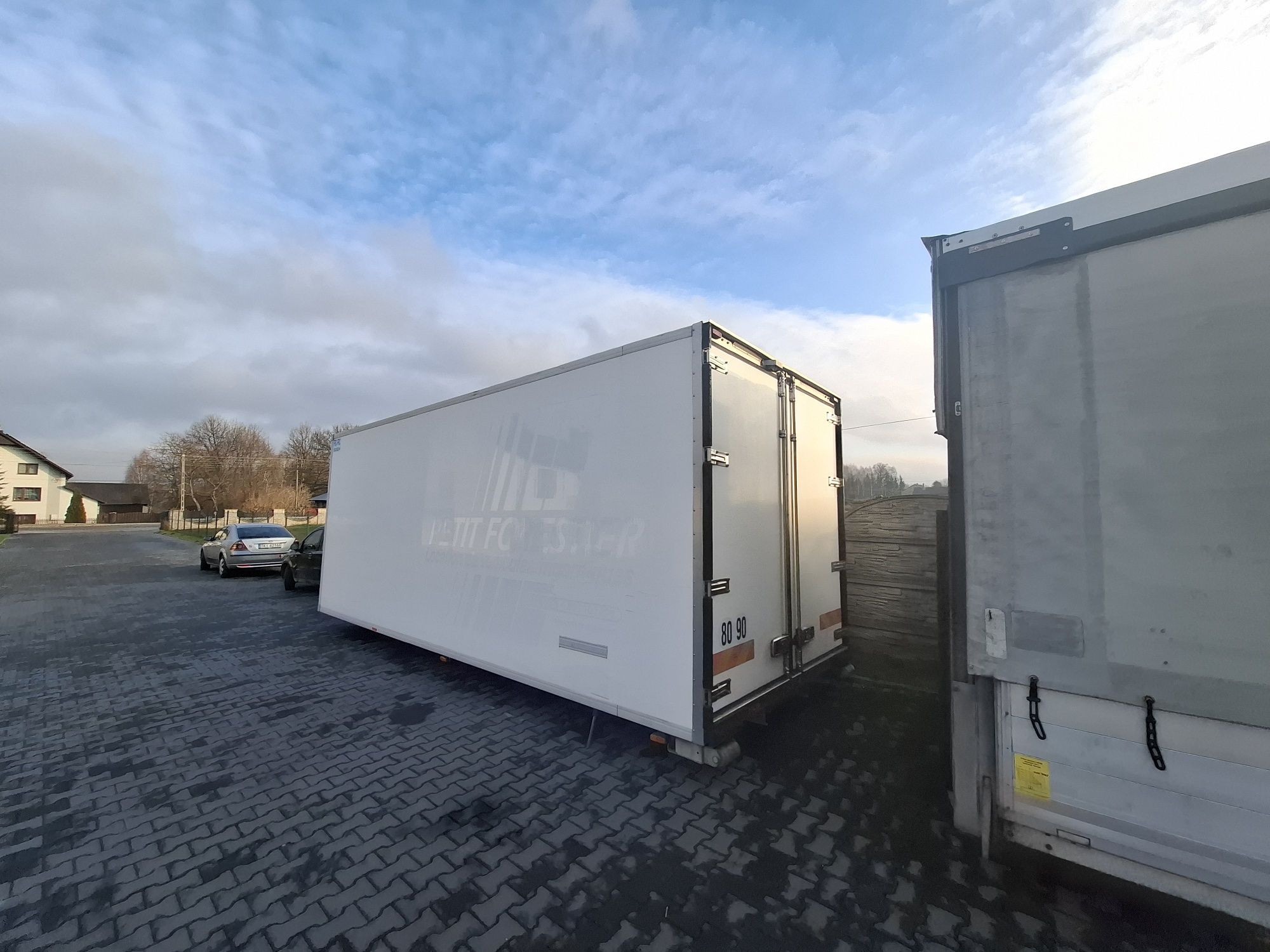 Kontener magazyn chłodnia z transportem 7m z agregatem