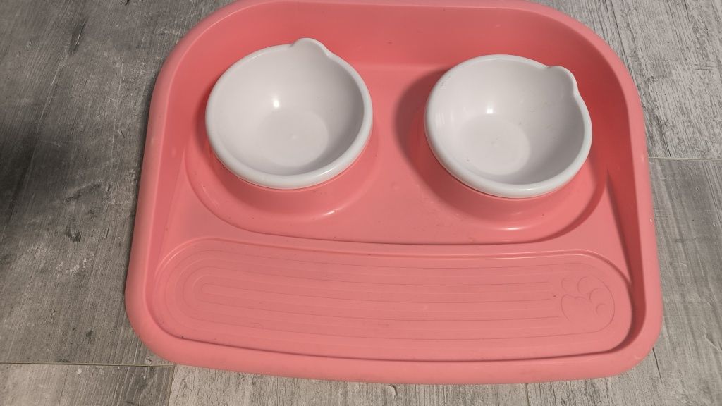 Zestaw misek dla psa kota różowa podkładka dwie plastikowe miski