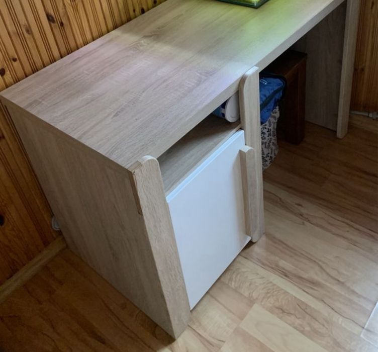 Biurko z szafką beżowe