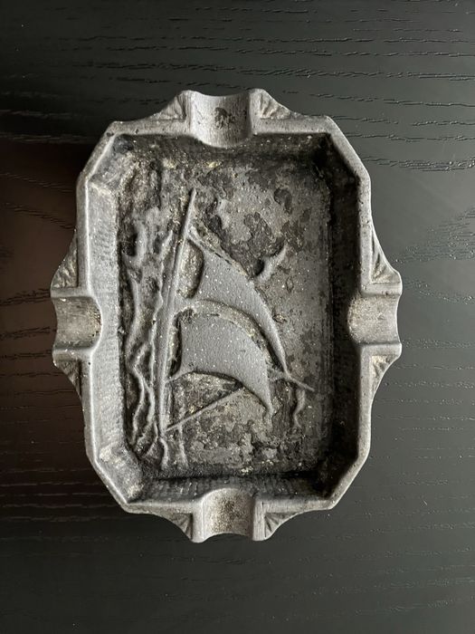 Bardzo stara popielniczka