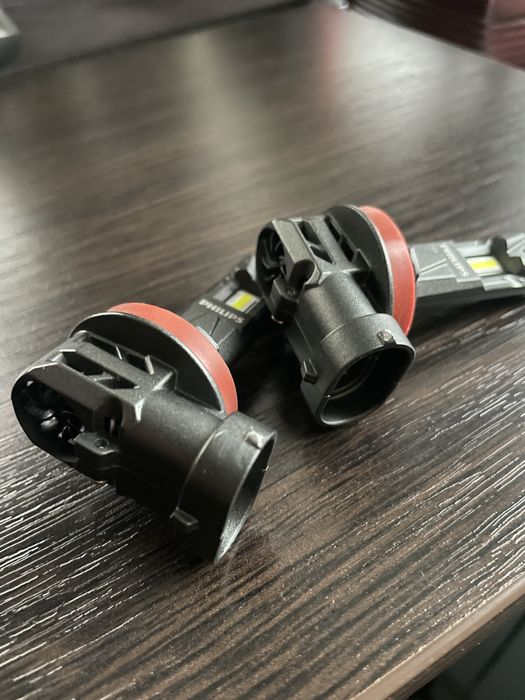 Автолампа світлодіодна Philips LED