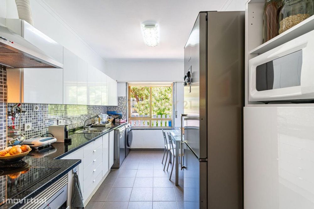 Apartamento T2 Junqueiro - Carcavelos - Cascais com varanda