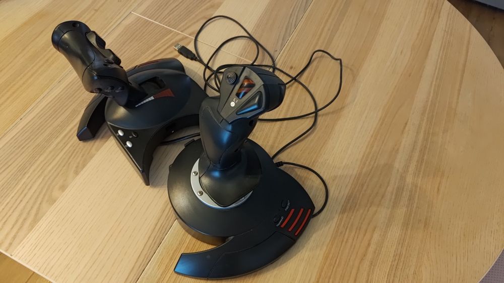 Joystick Thrustmaster T-Flight HOTAS X