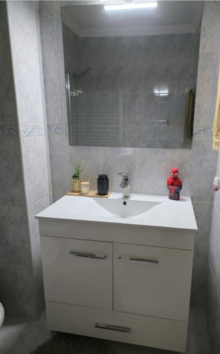 Móvel de casa de banho com espelho LED embutido,