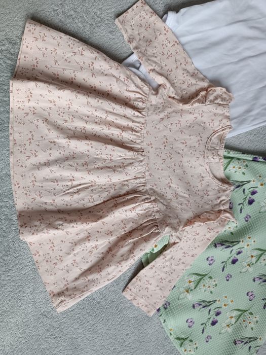 Sukienki/Body 6-7 miesięcy dla dziewczynki