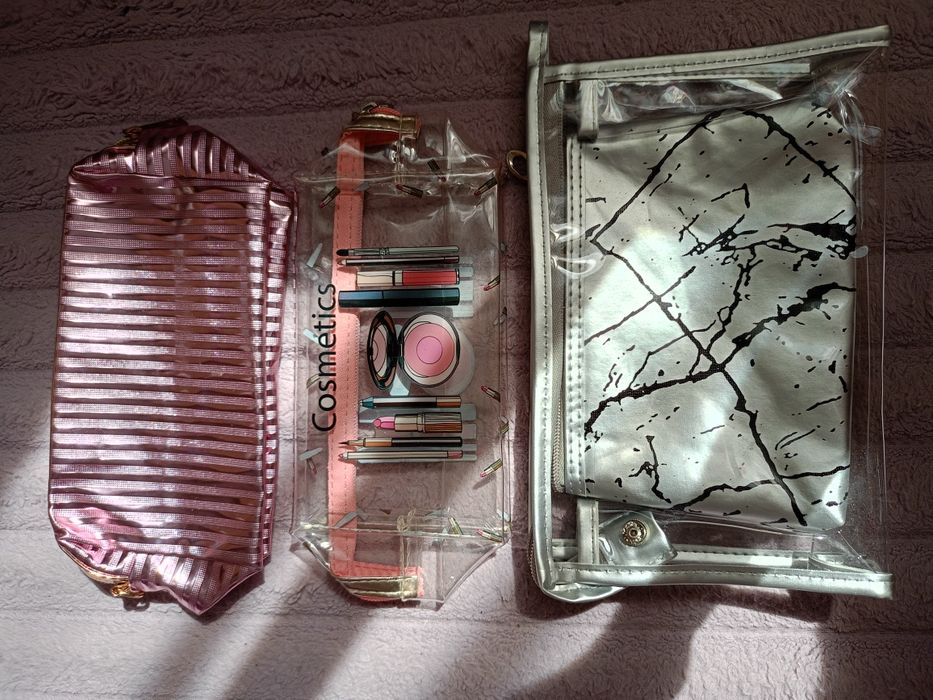 Яскраві косметички