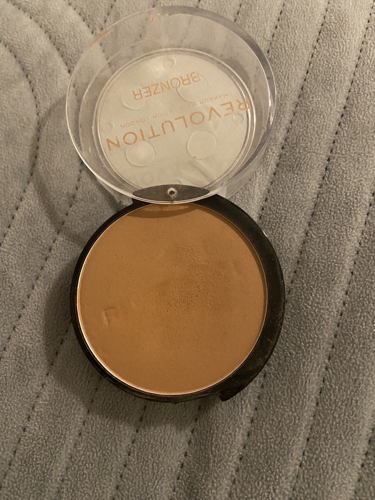 bronzer revolution, użyty kilka razy