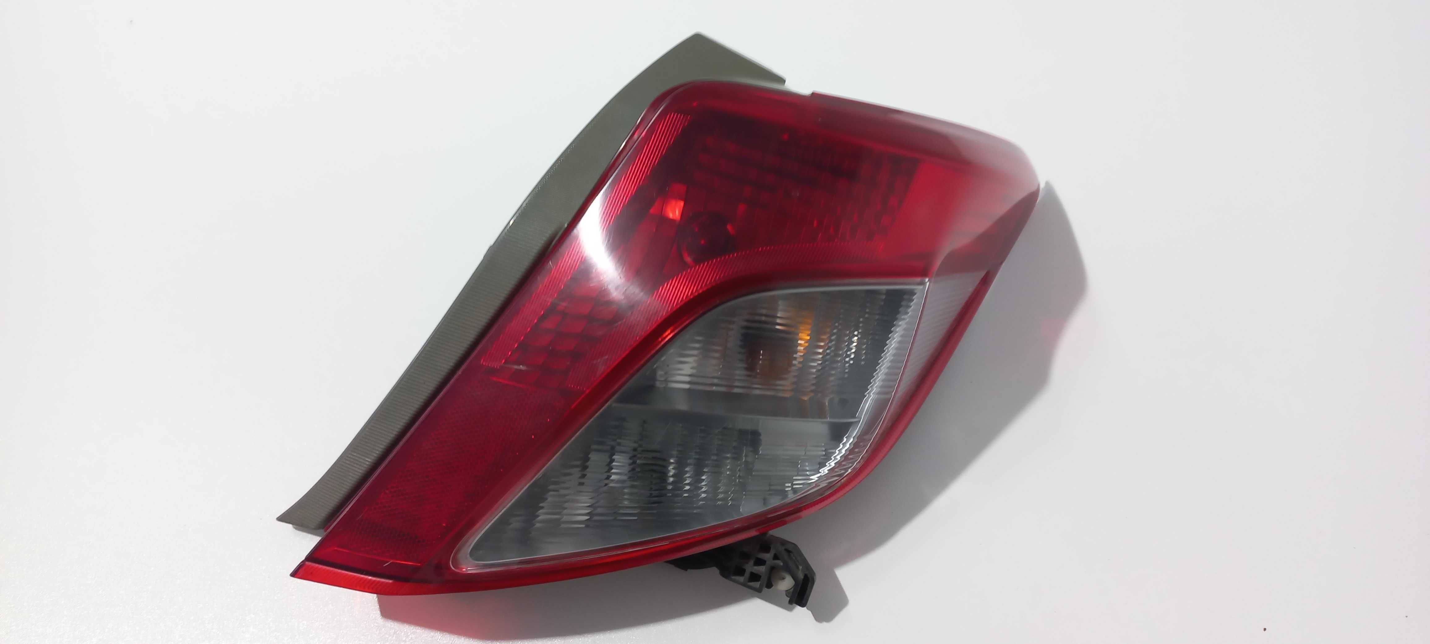 Toyota Yaris III lampa tylna prawa tył prawy Europa