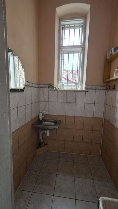 Здається в оренду Гараж-бокс на два авто з ямою, санвузлом і 3ма кімн.