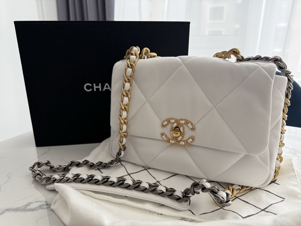 Нова сумка Chanel 19 white