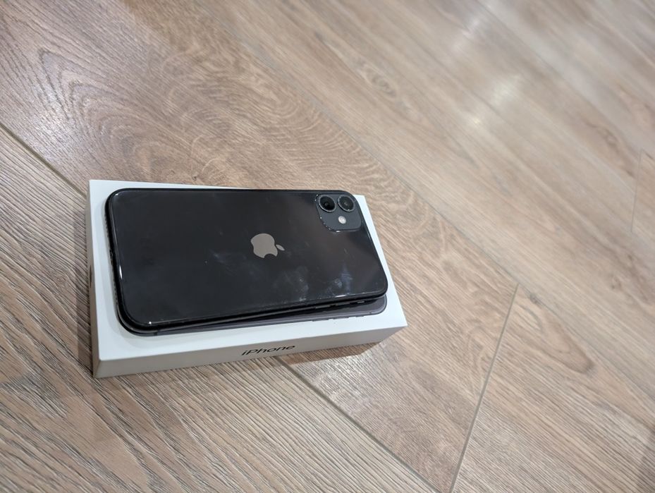 айфон 11 чорного кольору