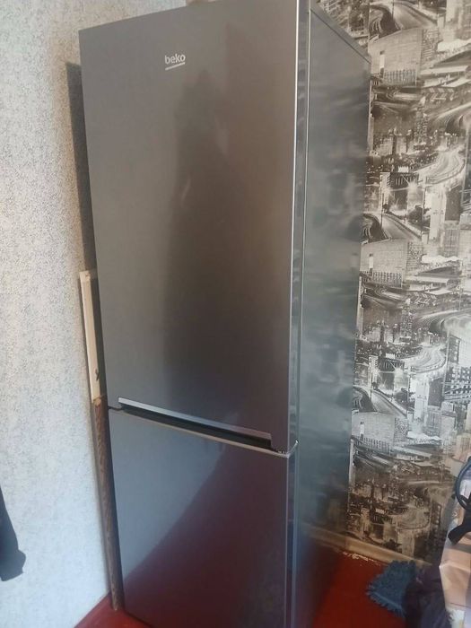 Продам Двокамерний холодильник Beko RCSA366K30XB
