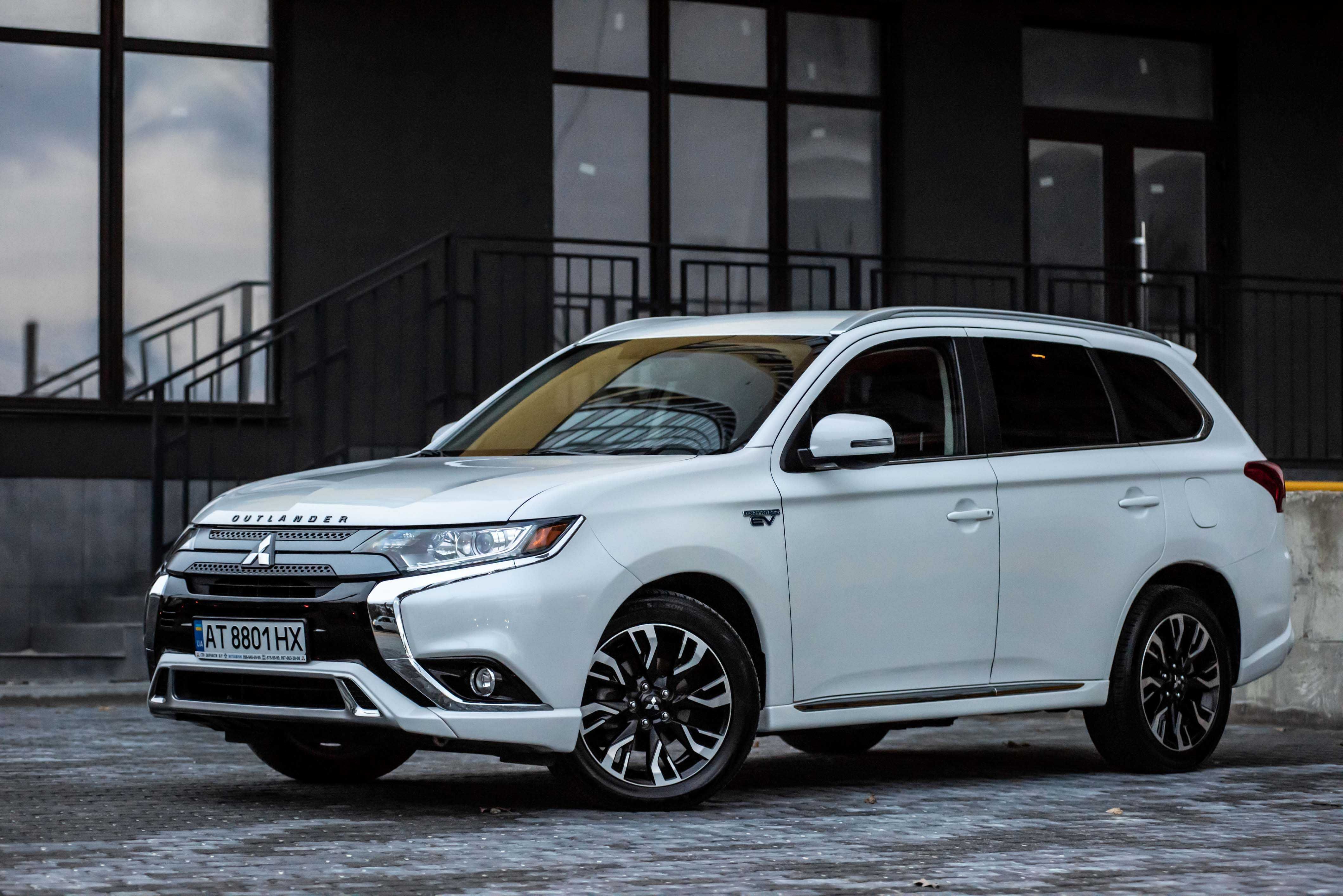 Mitsubishi Outlander 2018 PHEV 2.0i AT (221 к.с.) Hybrid 4WD