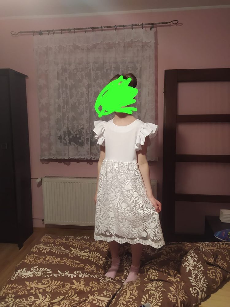 Biała sukienka dla dziewczynki
