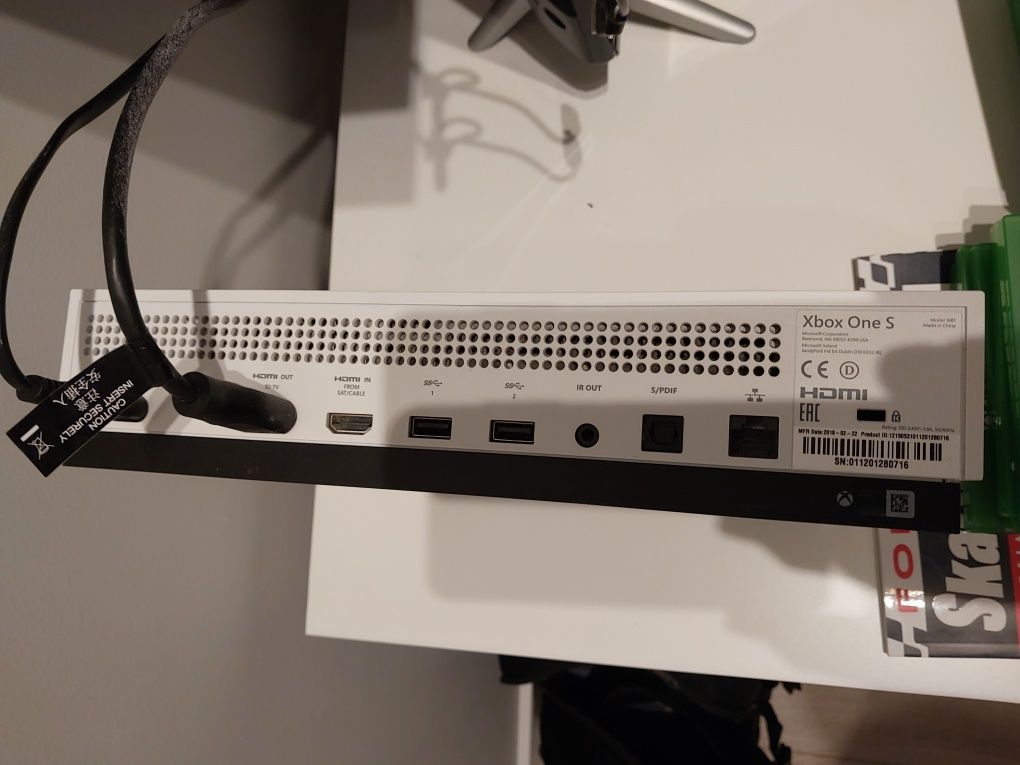 Xbox One S  780 GB + 24 szt gier