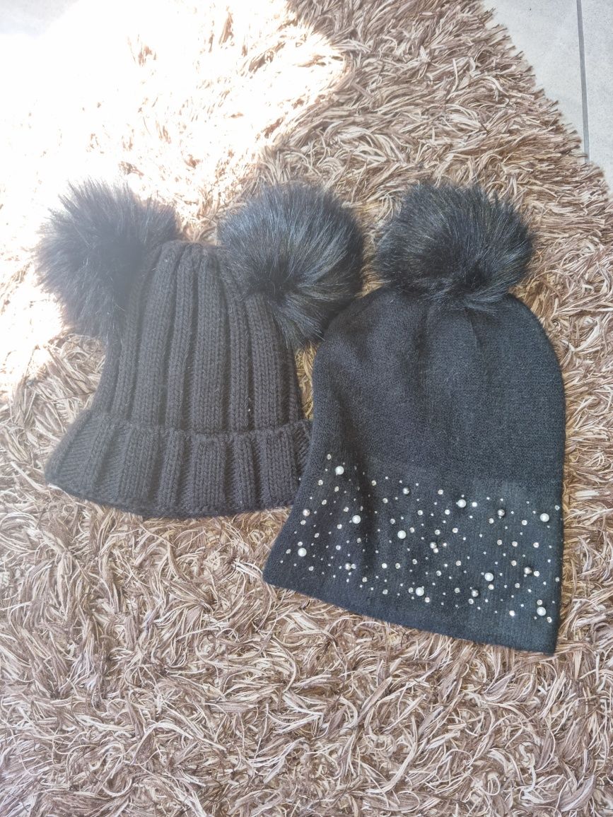 Dwie czapki zimowe