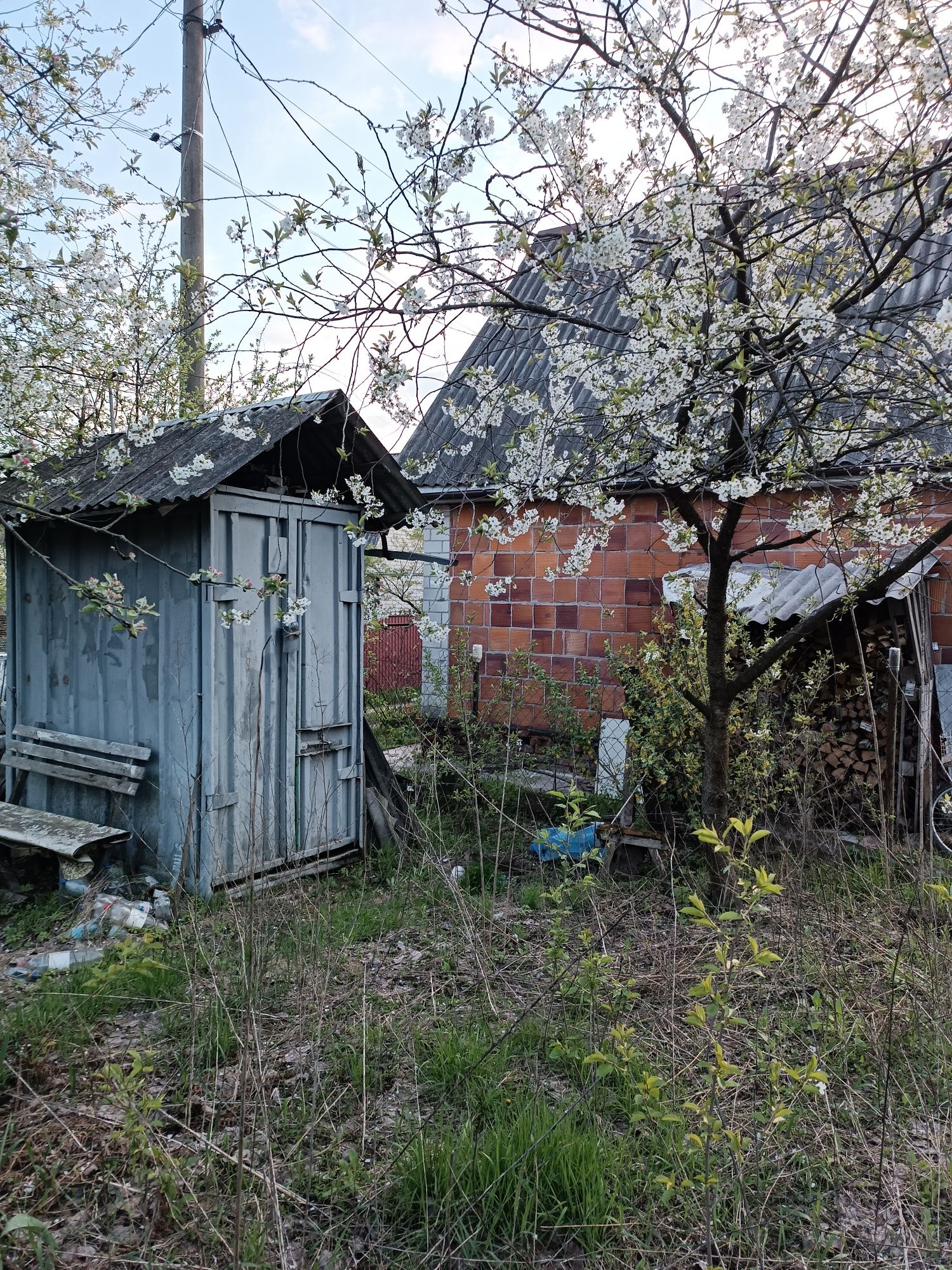 Земельна ділянка, дача