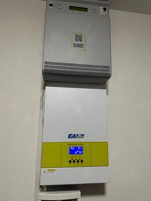 Інвертор EASUN power гібридний (сонячні батареї+ акамулятори)