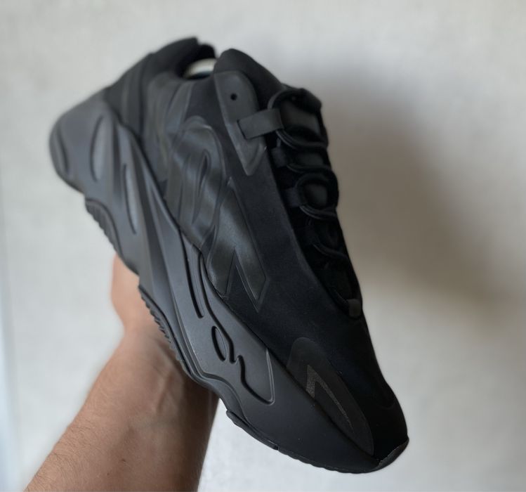 Yeezy boost 700 us10 MNVN black 350 500 оригинал tnf изи буст 44