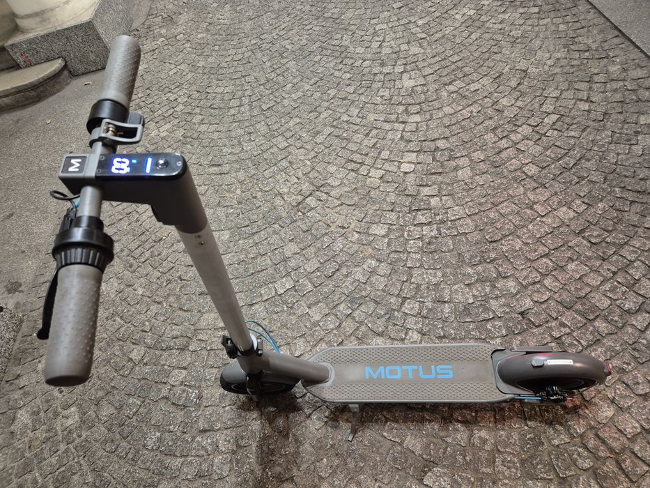 Hulajnoga elektryczna Motus Scooty 10 Plus. Amortyzacja 35 km/h SUPER