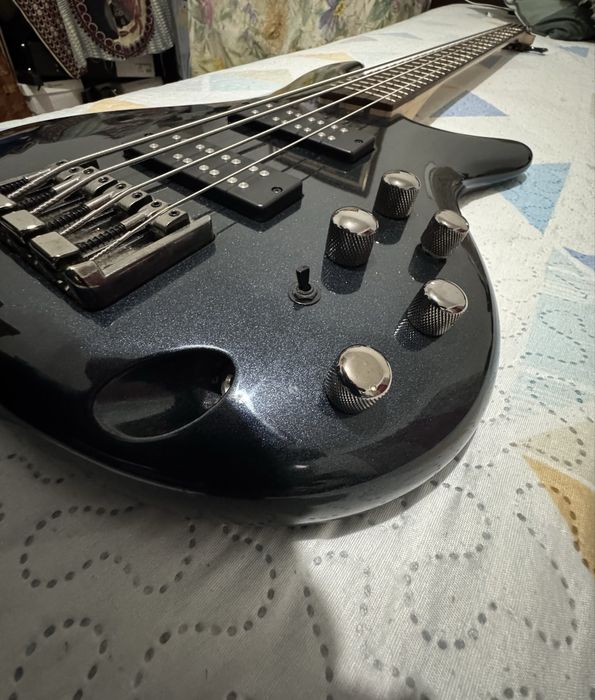 Vendo Baixo Ibanez SR300e-IPT